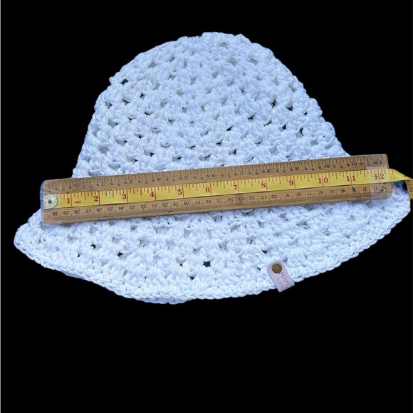 Made in Canada, 100% cotton bright white bucket hat. Handmade NWOT - Picture 3 of 5